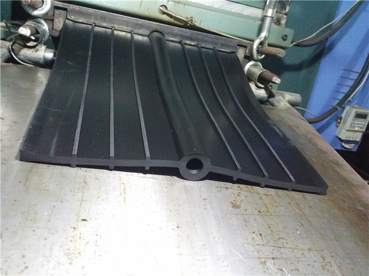 300×8橡膠止水帶.jpg 300×8橡膠止水帶.jpg