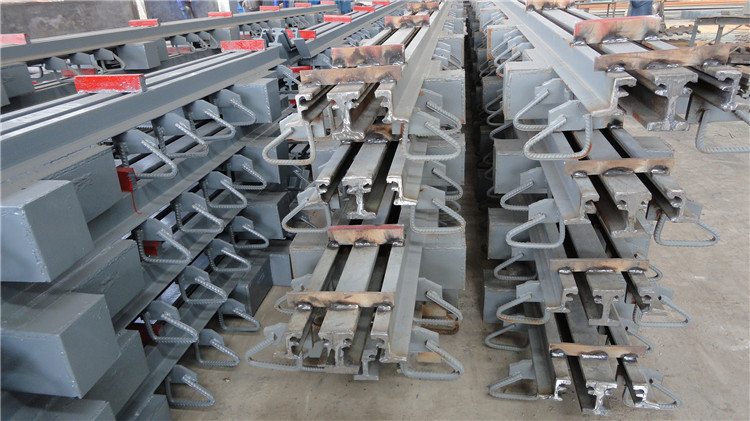 模數(shù)式橋梁伸縮縫 (2).jpg 模數(shù)式橋梁伸縮縫 (2).jpg